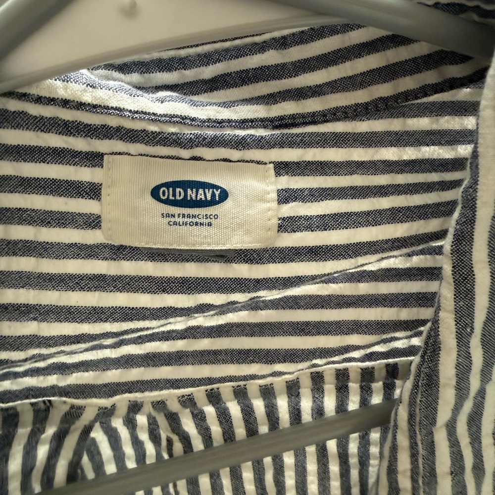 Cropped Striped Button-Up Shirt - Picture 3 of 3
